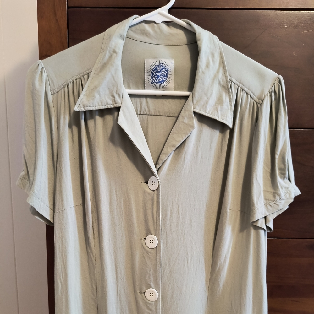Pretty Retro Sage Green Button Up Blouse, Size 14 UK (Large)
